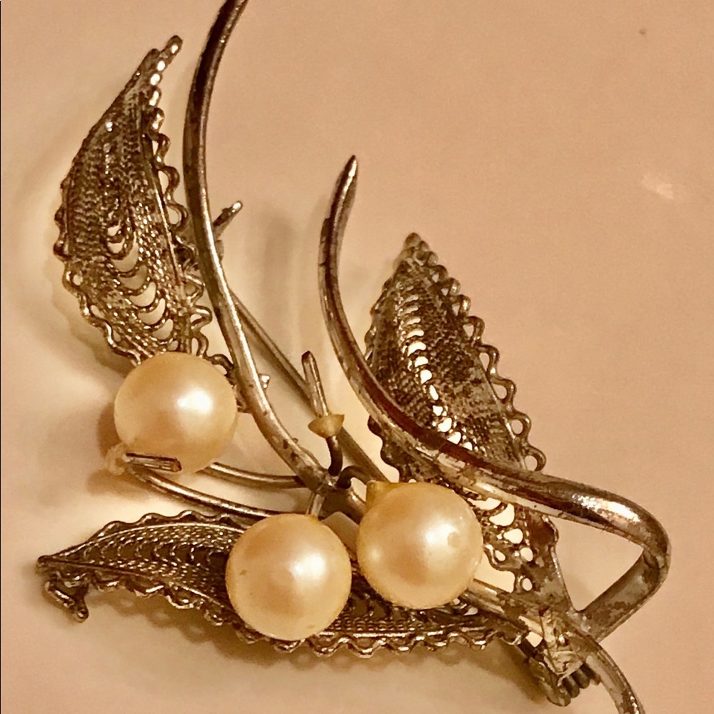 Lovely Ornate Silver Tone Pearl Brooch